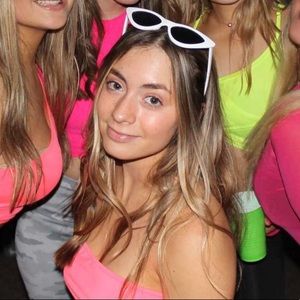 Meet your Posher, Kenzie